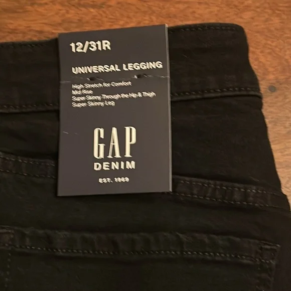 GAP NWT Women’s jeans - 12/31 Regular -Super Stretch -Universal Legging - Picture 3 of 9
